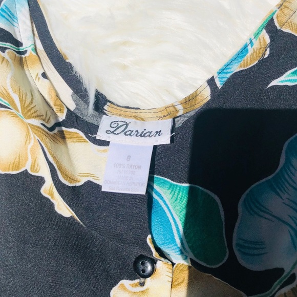 Darian Vintage Floral Dress: V-neck/Sleeveless/Button up - Picture 3 of 5